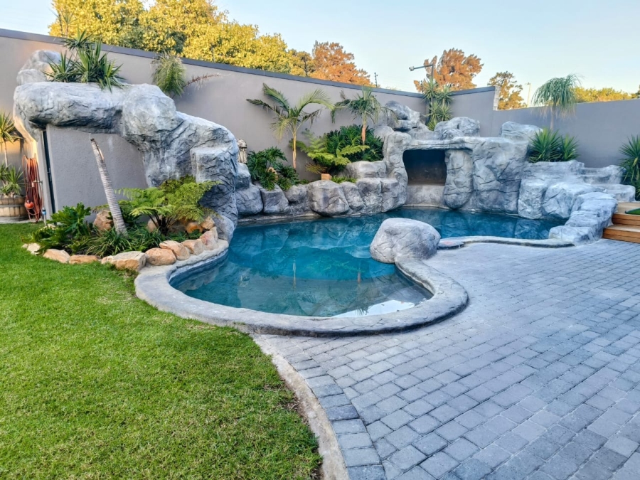 6 Bedroom Property for Sale in Elim Western Cape